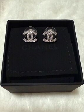 Women's Fashion Jewelry in Silvertone